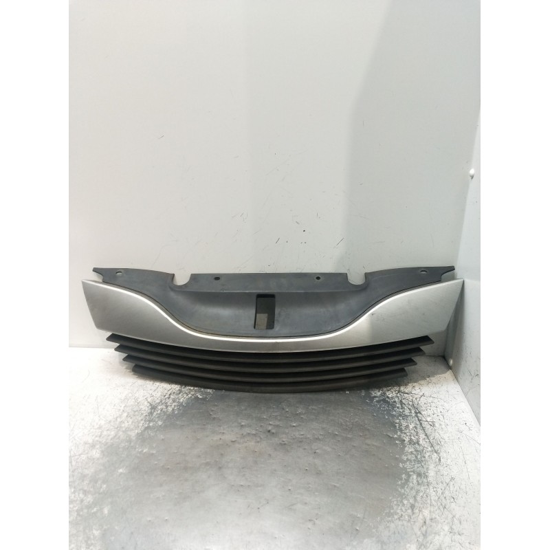 Recambio de rejilla delantera para renault laguna ii (bg0/1_) 2.0 16v (bg00, bg0k, bg0p, bg0w) referencia OEM IAM   02