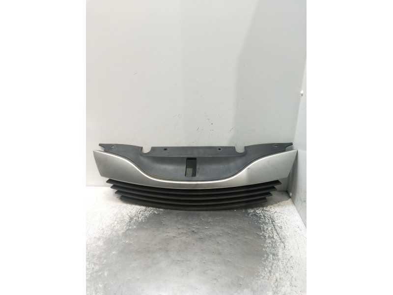 Recambio de rejilla delantera para renault laguna ii (bg0/1_) 2.0 16v (bg00, bg0k, bg0p, bg0w) referencia OEM IAM   02