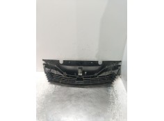 Recambio de rejilla delantera para renault laguna ii (bg0/1_) 2.0 16v (bg00, bg0k, bg0p, bg0w) referencia OEM IAM   02 2