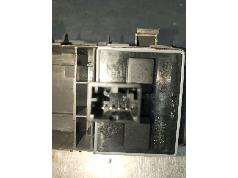 Recambio de mando elevalunas delantero izquierdo para seat ibiza iii (6l1) 1.9 tdi referencia OEM IAM 6L1867171F 3P 06