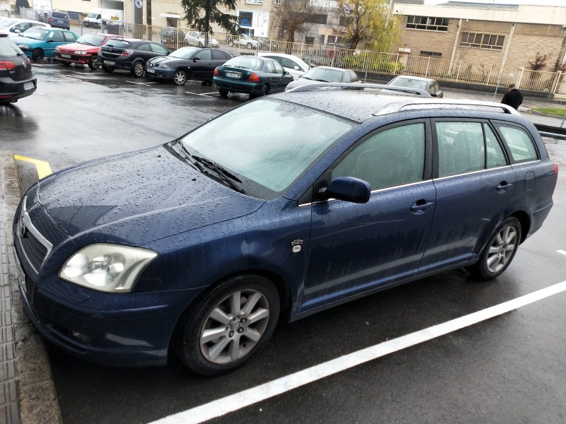 toyota avensis wagon (t25) del año 2004