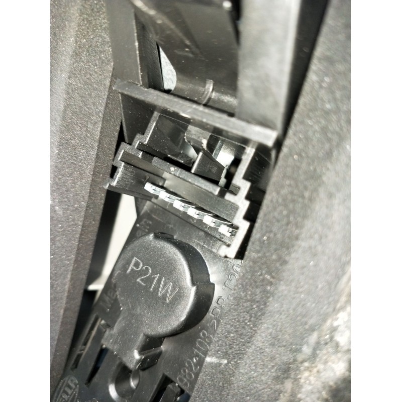 Recambio de piloto trasero derecho para renault megane ii station wagon (km0/1_) 1.9 dci referencia OEM IAM 2VP98200602 82004173