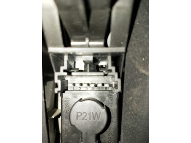 Recambio de piloto trasero izquierdo para renault megane ii station wagon (km0/1_) 1.9 dci referencia OEM IAM   06