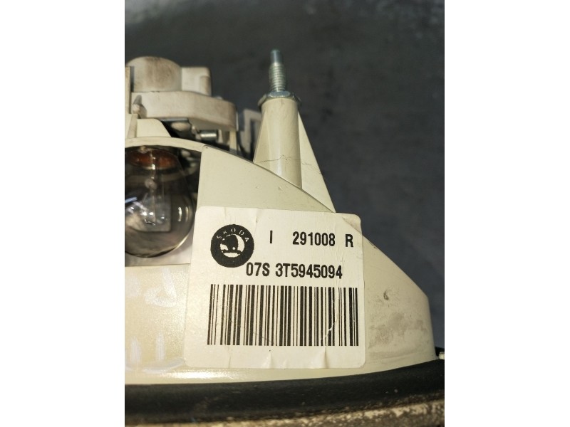 Recambio de piloto trasero derecho interior para skoda suberb (3t4) ambition referencia OEM IAM 07S3T5945094  08