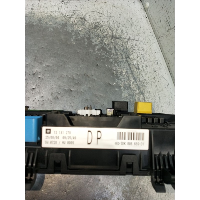 Recambio de caja reles / fusibles para opel astra h (a04) 1.6 (l48) referencia OEM IAM 5DK00866931 13181278 04