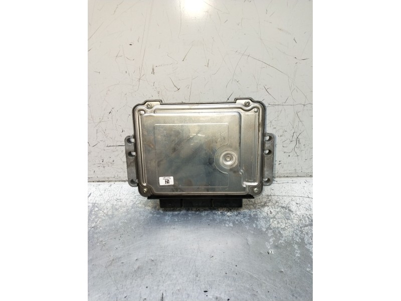 Recambio de centralita motor uce para renault megane ii station wagon (km0/1_) 1.9 dci referencia OEM IAM 0281013907 8200705747 
