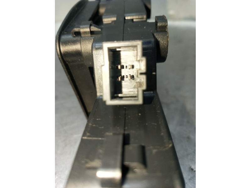 Recambio de motor cierre centralizado trasero derecho para skoda suberb (3t4) ambition referencia OEM IAM 3T0827300B 5P 08