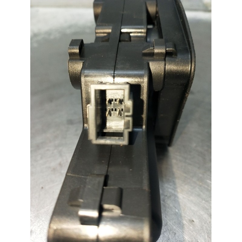 Recambio de motor cierre centralizado trasero izquierdo para skoda suberb (3t4) ambition referencia OEM IAM 3T0827299B 5P 08