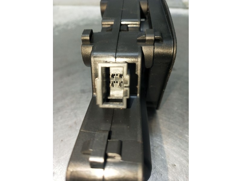 Recambio de motor cierre centralizado trasero izquierdo para skoda suberb (3t4) ambition referencia OEM IAM 3T0827299B 5P 08