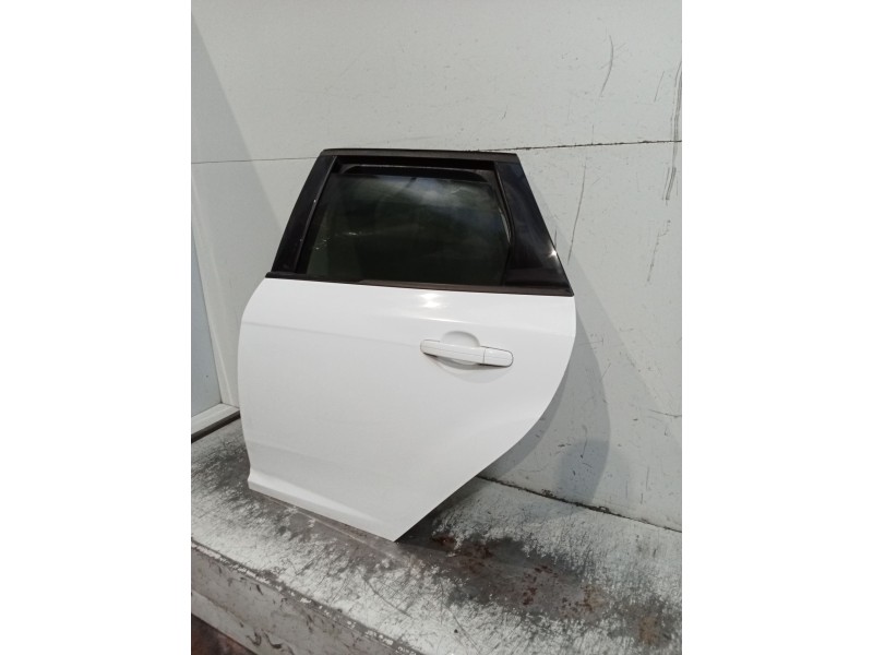Recambio de puerta trasera izquierda para ford focus turn. business referencia OEM IAM  5P 17