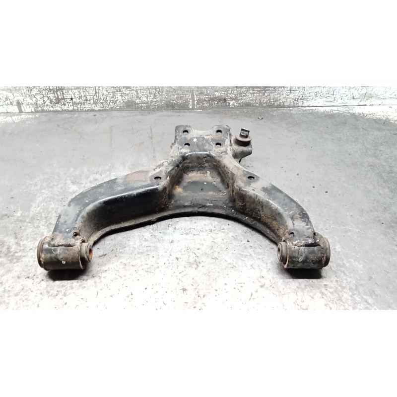 Recambio de brazo suspension inferior delantero izquierdo para nissan cabstar (f24m, f24w) 35.13 dci, 45.13 dci 2.5 (f24m) refer