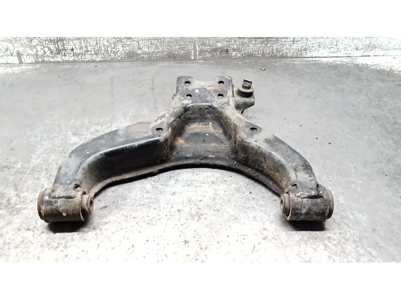Recambio de brazo suspension inferior delantero izquierdo para nissan cabstar (f24m, f24w) 35.13 dci, 45.13 dci 2.5 (f24m) refer