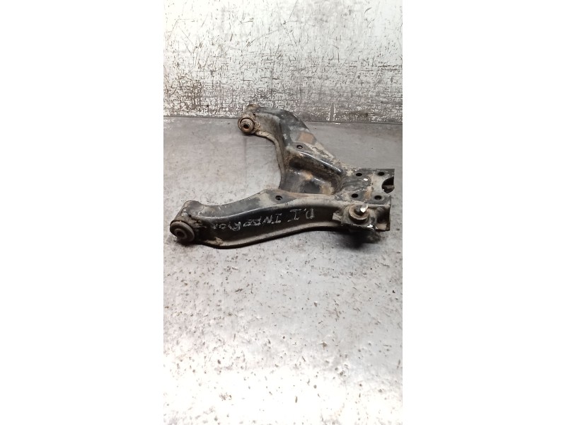 Recambio de brazo suspension inferior delantero izquierdo para nissan cabstar (f24m, f24w) 35.13 dci, 45.13 dci 2.5 (f24m) refer