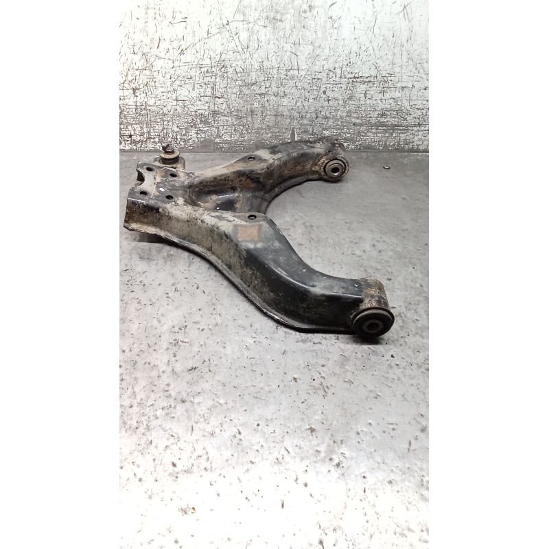 Recambio de brazo suspension inferior delantero izquierdo para nissan cabstar (f24m, f24w) 35.13 dci, 45.13 dci 2.5 (f24m) refer