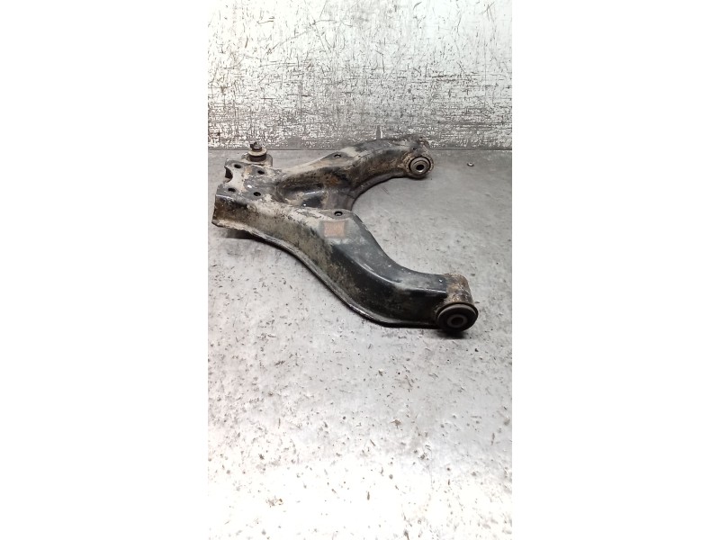 Recambio de brazo suspension inferior delantero izquierdo para nissan cabstar (f24m, f24w) 35.13 dci, 45.13 dci 2.5 (f24m) refer