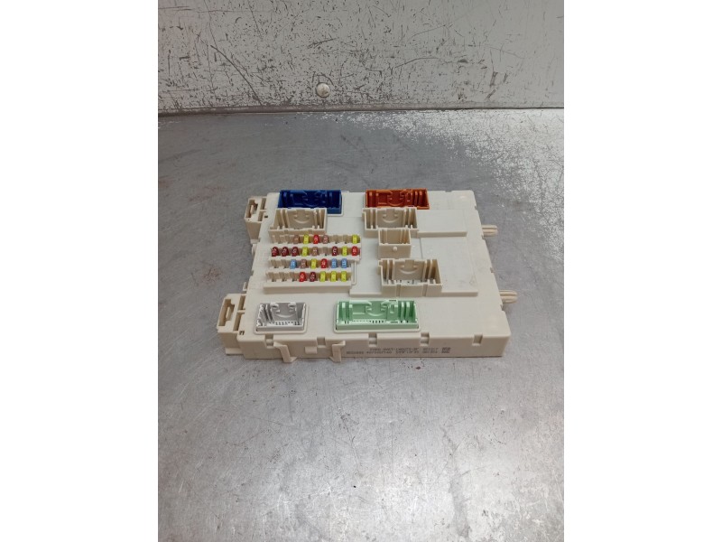 Recambio de caja reles / fusibles para ford focus turn. business referencia OEM IAM GV6T14A073BF 051017 0E0000 4070007140 599F13