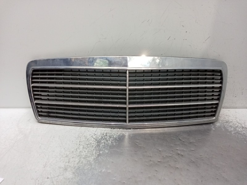 Recambio de rejilla delantera para mercedes-benz clase e (w210) e 220 d (210.004) referencia OEM IAM   