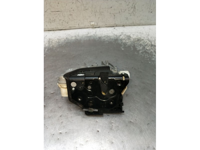 Recambio de motor cierre centralizado delantero izquierdo para volkswagen passat berlina (3c2) advance referencia OEM IAM CZ3C18