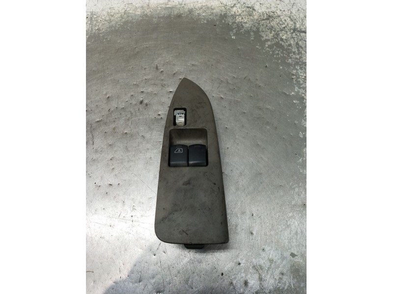 Recambio de mando elevalunas delantero izquierdo para nissan cabstar (f24m, f24w) 35.13 dci, 45.13 dci 2.5 (f24m) referencia OEM