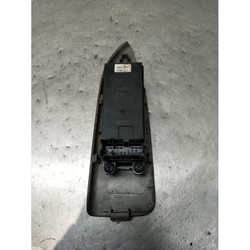Recambio de mando elevalunas delantero izquierdo para nissan cabstar (f24m, f24w) 35.13 dci, 45.13 dci 2.5 (f24m) referencia OEM