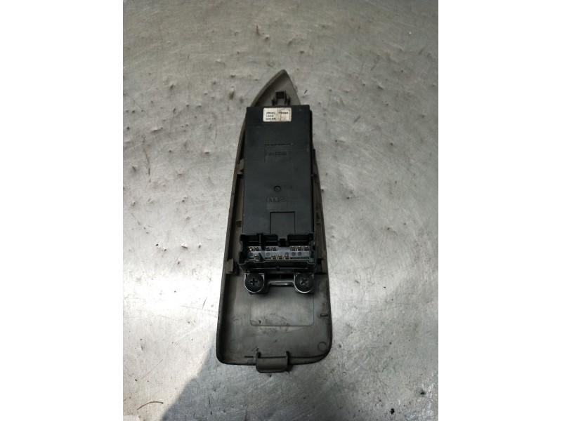 Recambio de mando elevalunas delantero izquierdo para nissan cabstar (f24m, f24w) 35.13 dci, 45.13 dci 2.5 (f24m) referencia OEM