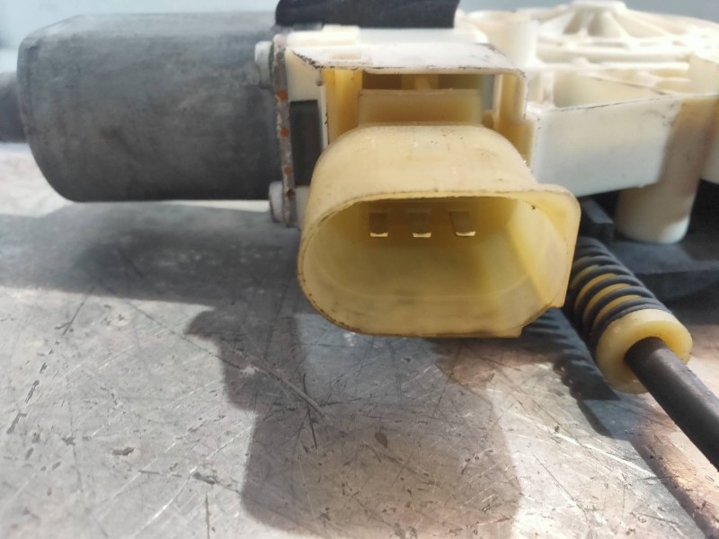 Recambio de elevalunas delantero derecho para ford mondeo ber. (ca2) trend referencia OEM IAM 6M2114553B FC6652 1881203