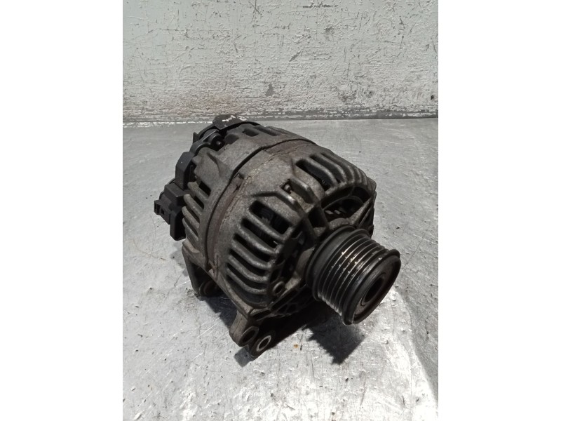 Recambio de alternador para seat leon (1m1) 1.9 tdi referencia OEM IAM 038903023L 0124325001 90A