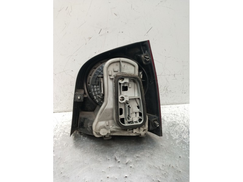 Recambio de piloto trasero izquierdo para volkswagen polo iv (9n_, 9a_) 1.4 tdi referencia OEM IAM   05