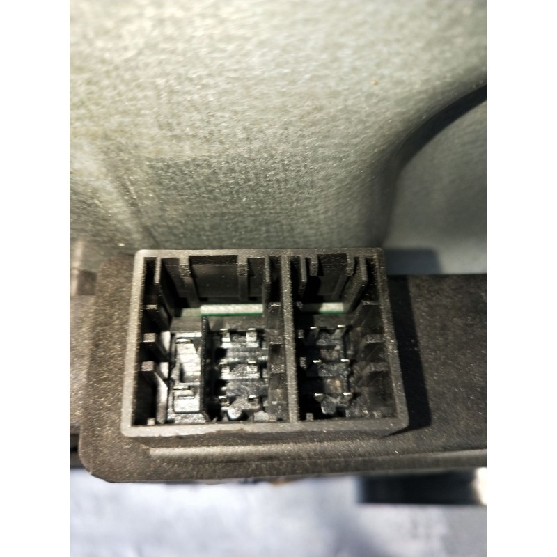 Recambio de elevalunas delantero izquierdo para volkswagen polo iv (9n_, 9a_) 1.4 tdi referencia OEM IAM 604837755 5P 05