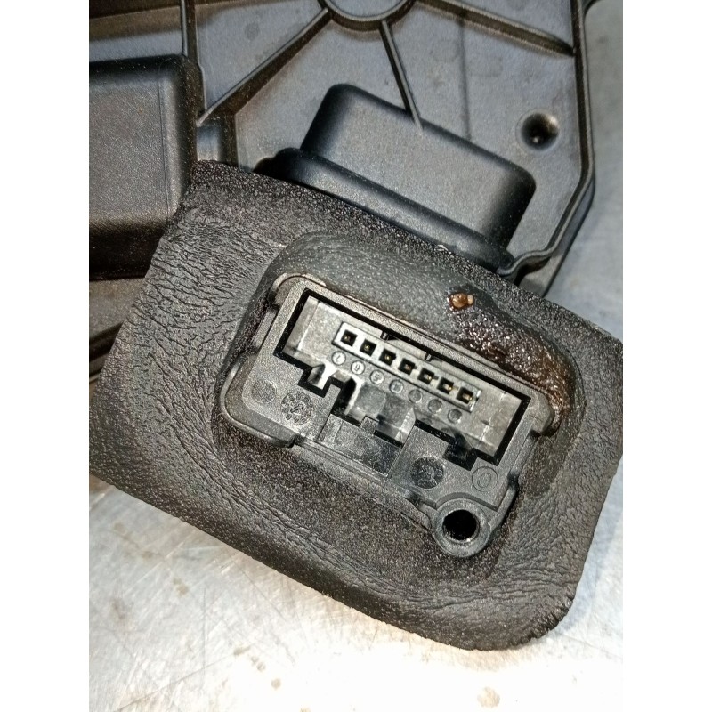 Recambio de motor cierre centralizado delantero izquierdo para seat toledo iv (kg3) 1.6 tdi referencia OEM IAM 5E1837015A 5P 12