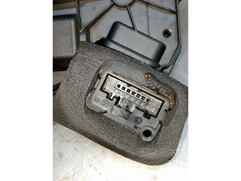 Recambio de motor cierre centralizado delantero izquierdo para seat toledo iv (kg3) 1.6 tdi referencia OEM IAM 5E1837015A 5P 12