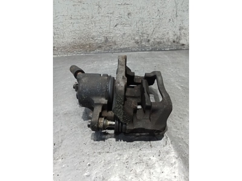 Recambio de pinza freno delantera derecha para renault clio ii (bb_, cb_) 1.9 dti (b/cb0u) referencia OEM IAM   98
