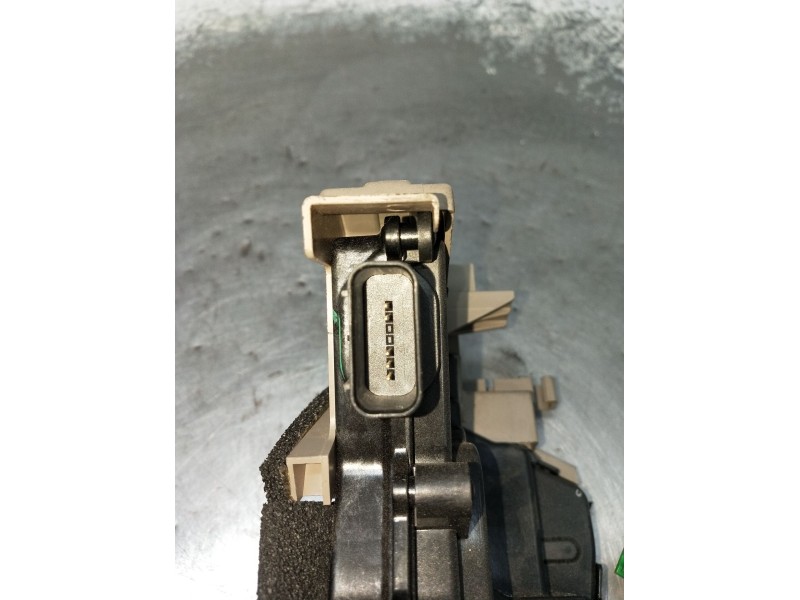 Recambio de motor cierre centralizado trasero izquierdo para kia ceed business referencia OEM IAM 21091081410J7000  22 5P