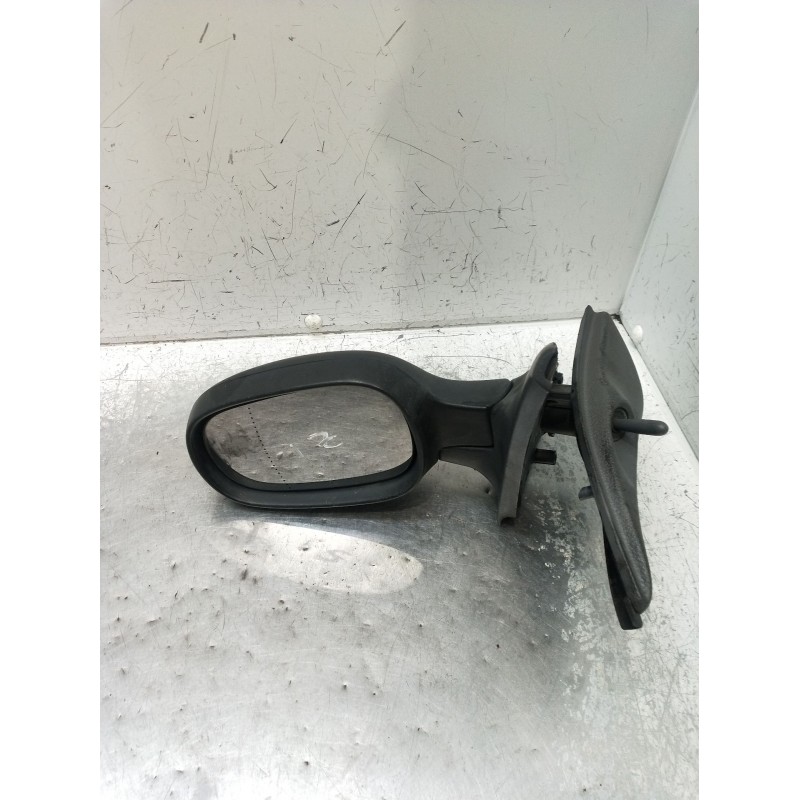 Recambio de retrovisor izquierdo para renault clio ii (bb_, cb_) 1.9 dti (b/cb0u) referencia OEM IAM  MANUAL 98