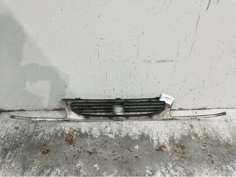 Recambio de rejilla delantera para seat ibiza ii (6k1) 1.9 tdi referencia OEM IAM   