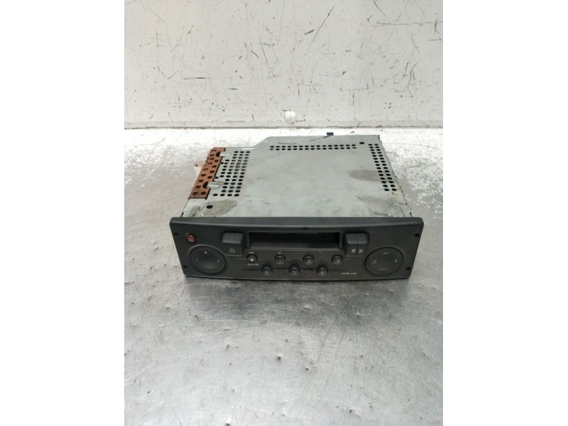 Recambio de sistema audio / radio cd para renault clio ii (bb_, cb_) 1.9 dti (b/cb0u) referencia OEM IAM 8200029539 8200029539TU