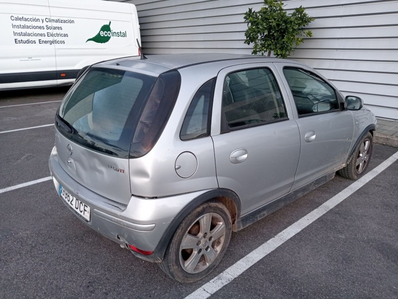 opel corsa c (x01) del año 2004