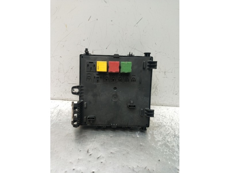 Recambio de caja reles / fusibles para opel vectra c berlina club referencia OEM IAM 13170892 519047104 00335040 03