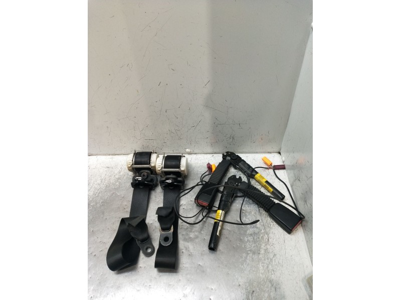 Recambio de juego cinturones delantero para ford focus ii (da_, hcp, dp) 1.6 tdci referencia OEM IAM   05 5P