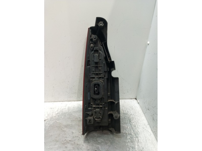 Recambio de piloto trasero derecho para peugeot partner tepee 1.6 bluehdi 100 referencia OEM IAM   