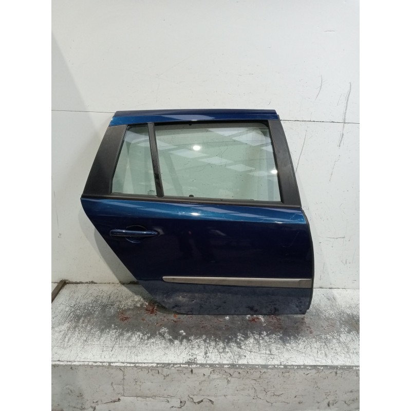 Recambio de puerta trasera derecha para renault laguna ii grandtour (kg0/1_) 1.9 dci (kg0g) referencia OEM IAM   5P 02