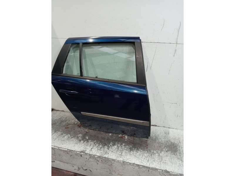 Recambio de puerta trasera derecha para renault laguna ii grandtour (kg0/1_) 1.9 dci (kg0g) referencia OEM IAM   5P 02
