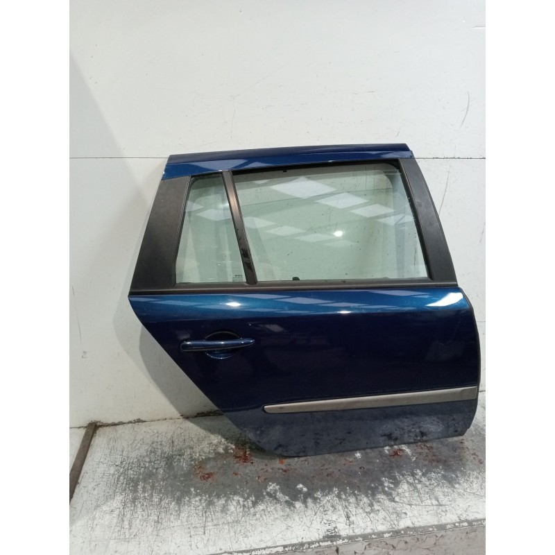 Recambio de puerta trasera derecha para renault laguna ii grandtour (kg0/1_) 1.9 dci (kg0g) referencia OEM IAM   5P 02