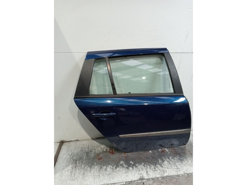 Recambio de puerta trasera derecha para renault laguna ii grandtour (kg0/1_) 1.9 dci (kg0g) referencia OEM IAM   5P 02