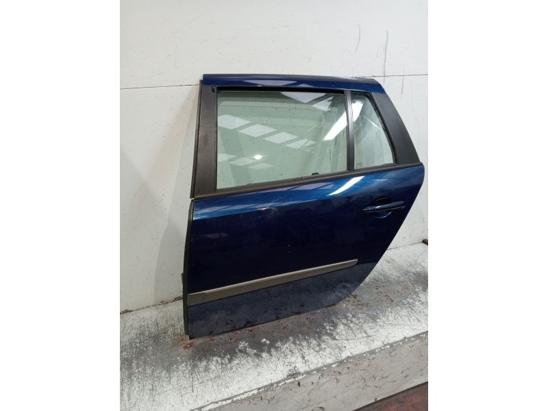Recambio de puerta trasera izquierda para renault laguna ii grandtour (kg0/1_) 1.9 dci (kg0g) referencia OEM IAM   5P 02
