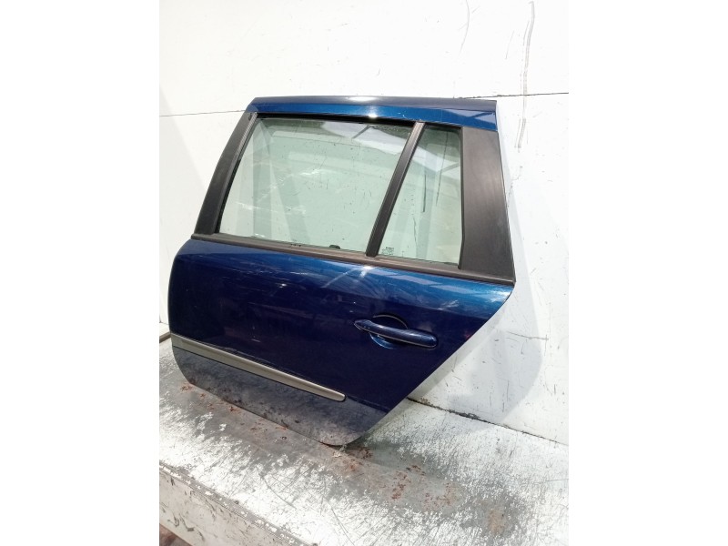 Recambio de puerta trasera izquierda para renault laguna ii grandtour (kg0/1_) 1.9 dci (kg0g) referencia OEM IAM   5P 02