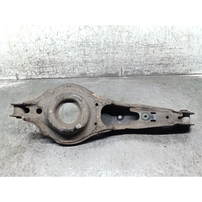 Recambio de brazo suspension inferior trasero derecho para mazda 3 sedán (bk) 1.6 di turbo (bk12y) referencia OEM IAM   04