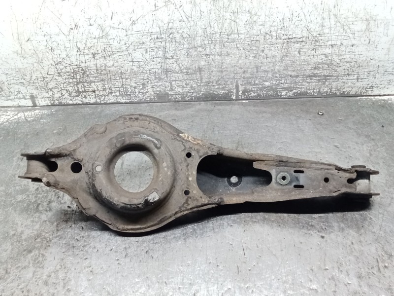 Recambio de brazo suspension inferior trasero derecho para mazda 3 sedán (bk) 1.6 di turbo (bk12y) referencia OEM IAM   04