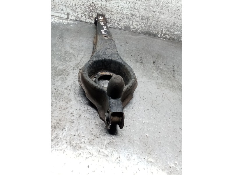 Recambio de brazo suspension inferior trasero izquierdo para mazda 3 sedán (bk) 1.6 di turbo (bk12y) referencia OEM IAM   04