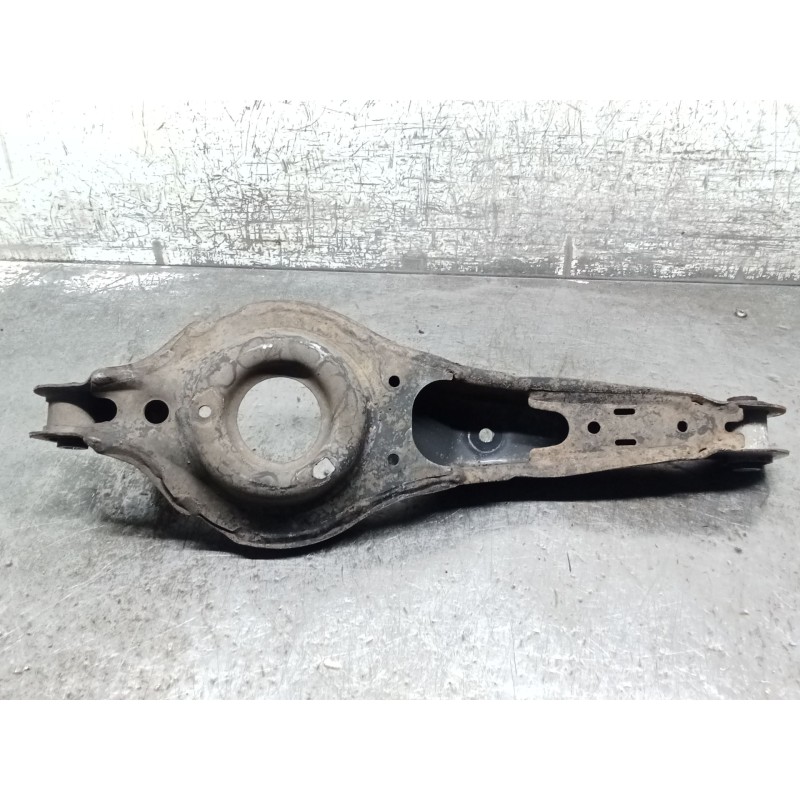 Recambio de brazo suspension inferior trasero izquierdo para mazda 3 sedán (bk) 1.6 di turbo (bk12y) referencia OEM IAM   04